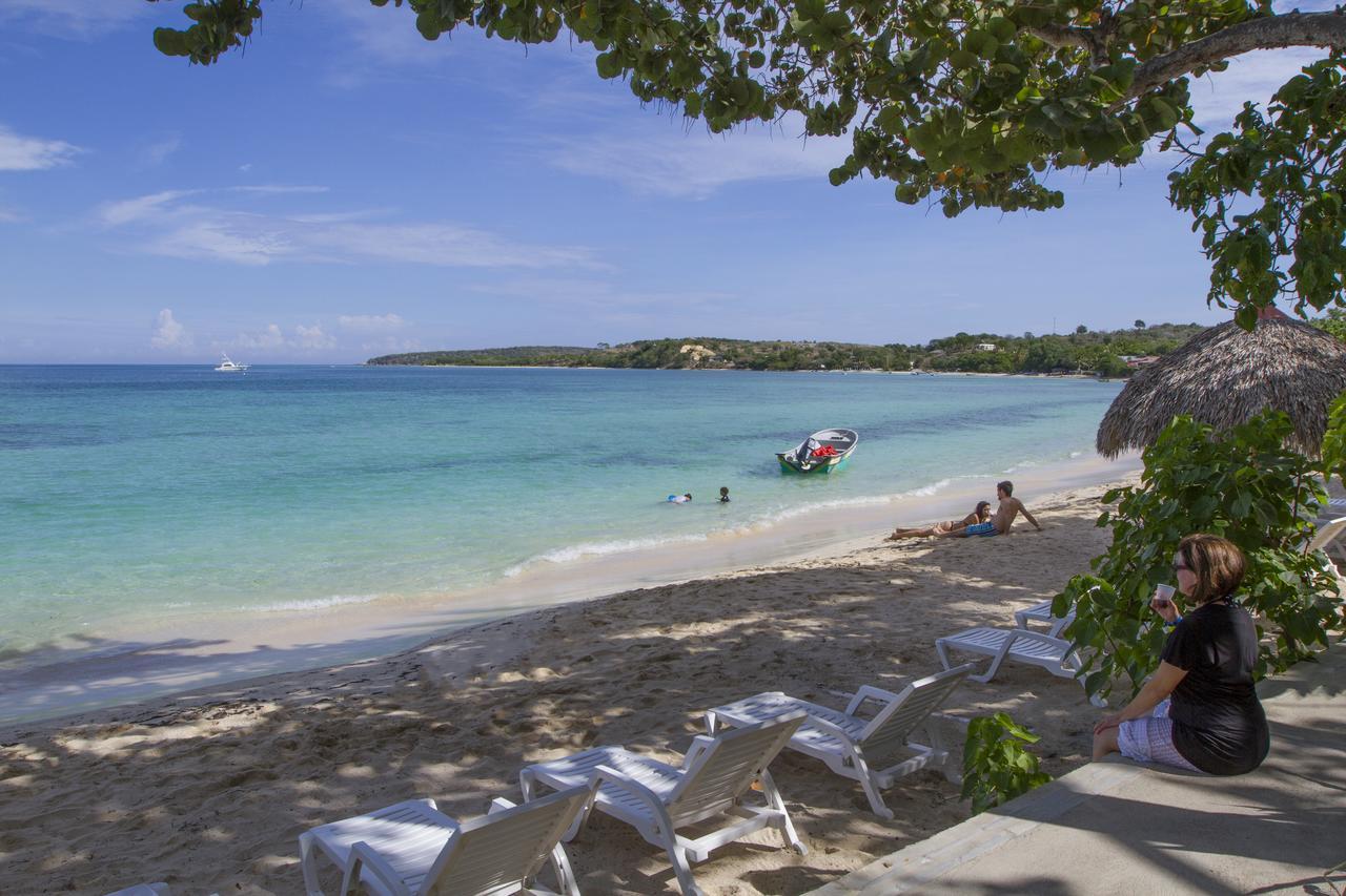 Paradise Island Beach Resort Punta Rucia Bagian luar foto