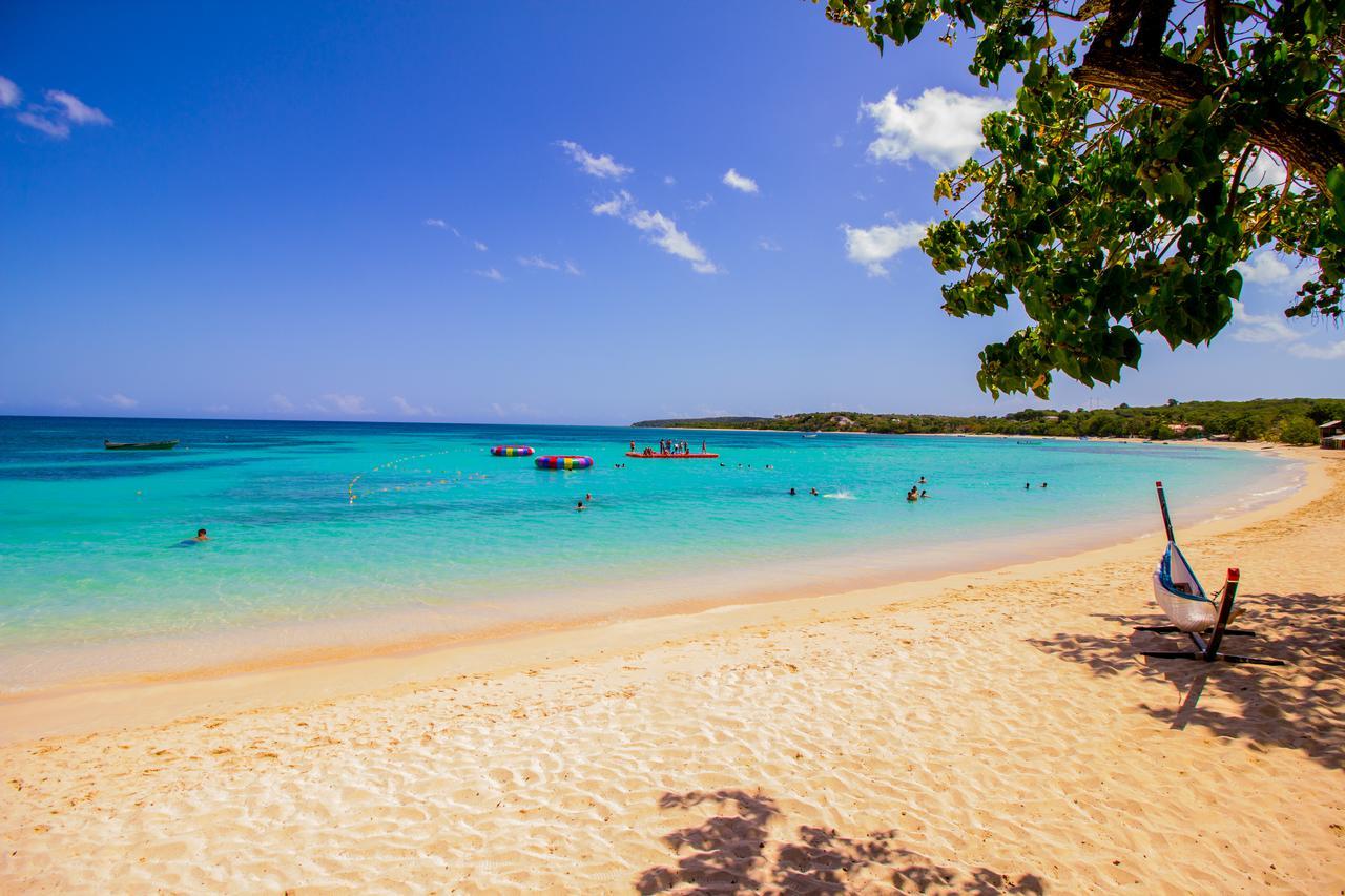 Paradise Island Beach Resort Punta Rucia Bagian luar foto