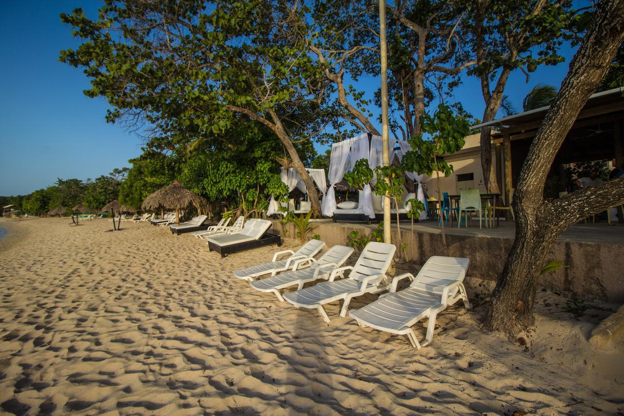 Paradise Island Beach Resort Punta Rucia Bagian luar foto
